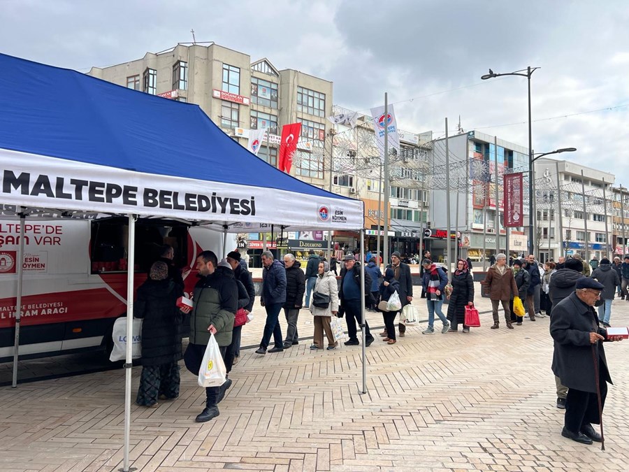 Maltepe Belediyesi Kandil Simidi dağıttı