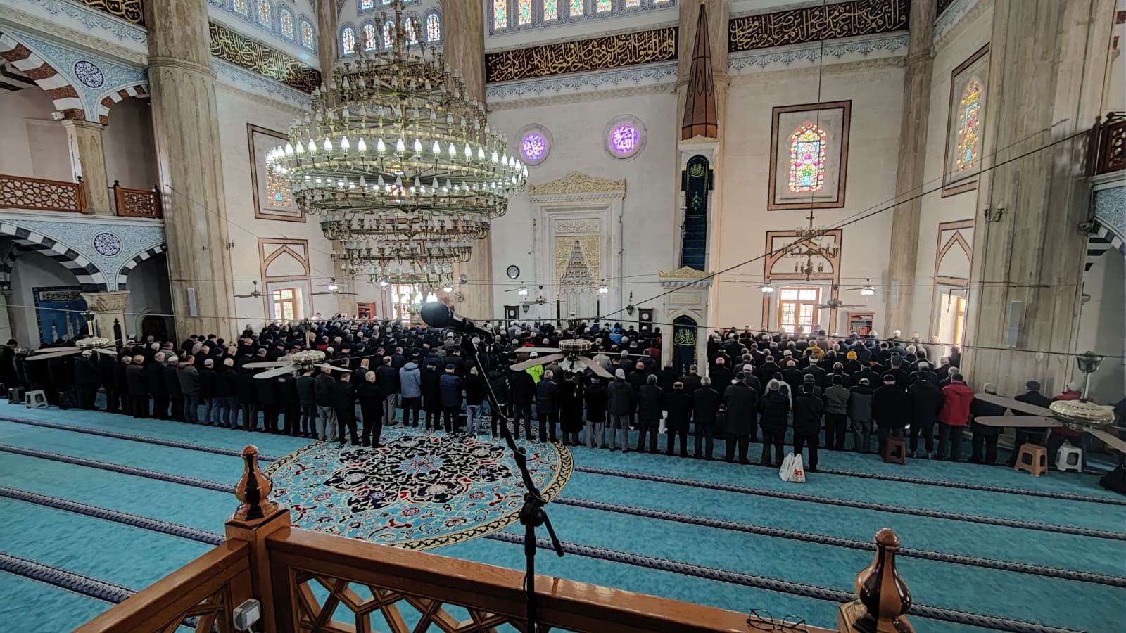 Depremde Hayatını Kaybedenler. Maltepe’de Sabah Namazında Dualarla Anıldı