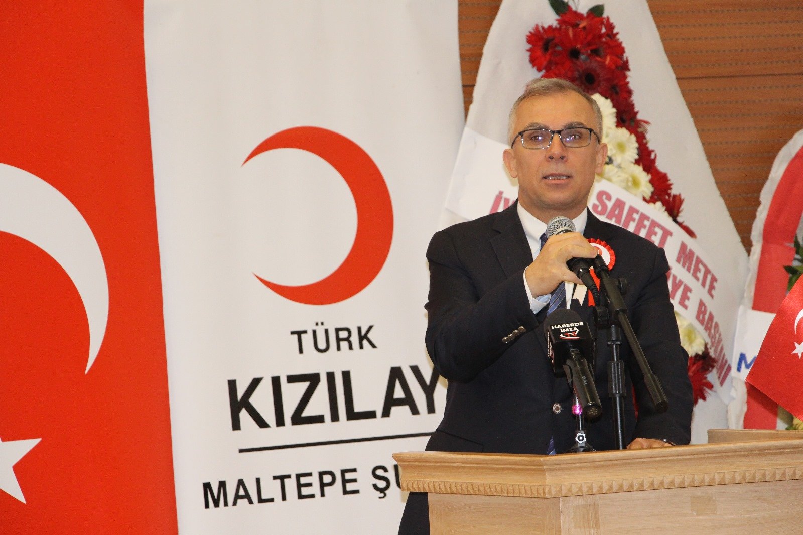 Kaymakam Bahri Tiryaki,Türk Kızılayı Maltepe Şubesi Olağan Genel Kuruluna katıldı.