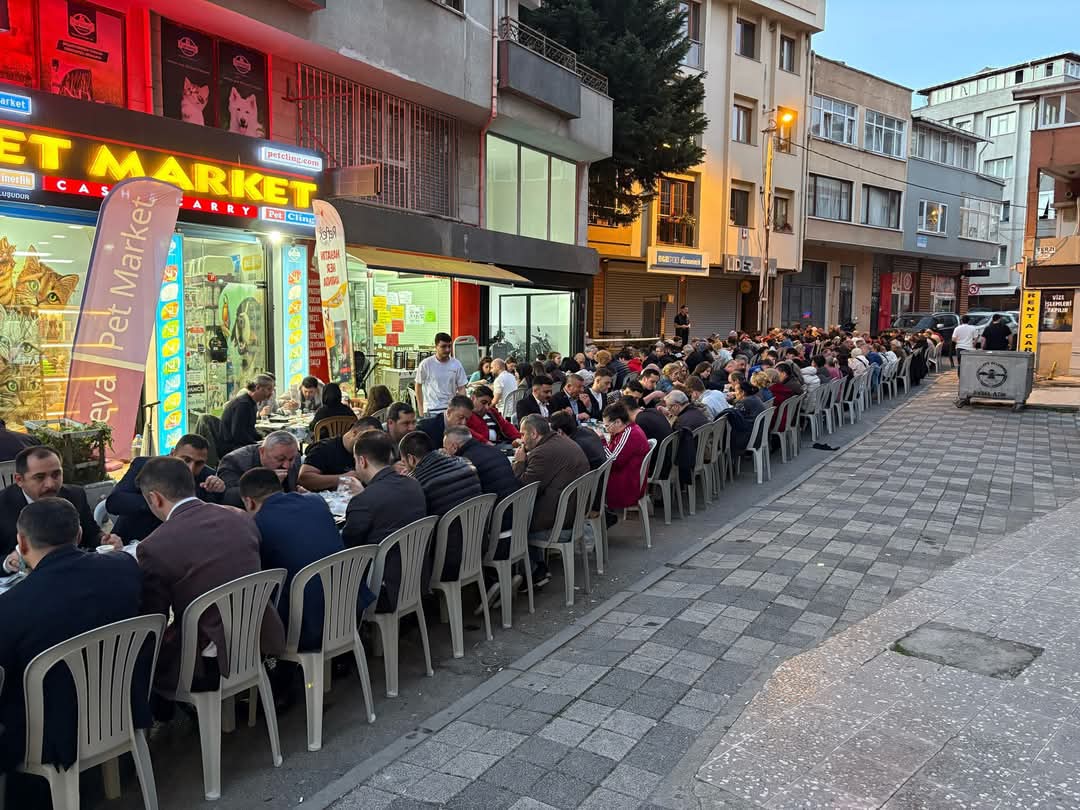Maltepe Ülkü Ocakları’ndan Unutulmaz Sokak İftarı 