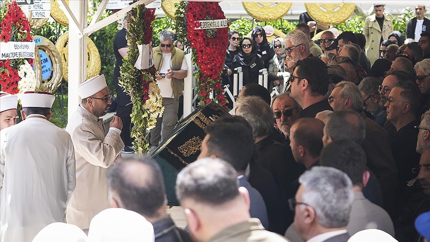 Neşe Tevetoğlu Maltepe’de Toprağa Verildi. Tarkan Gözyaşlarını Tutamadı