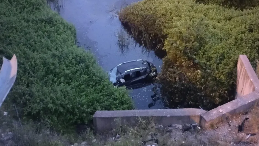 Maltepe’de Otomobil Gölete Uçtu: Sürücü Yaralı