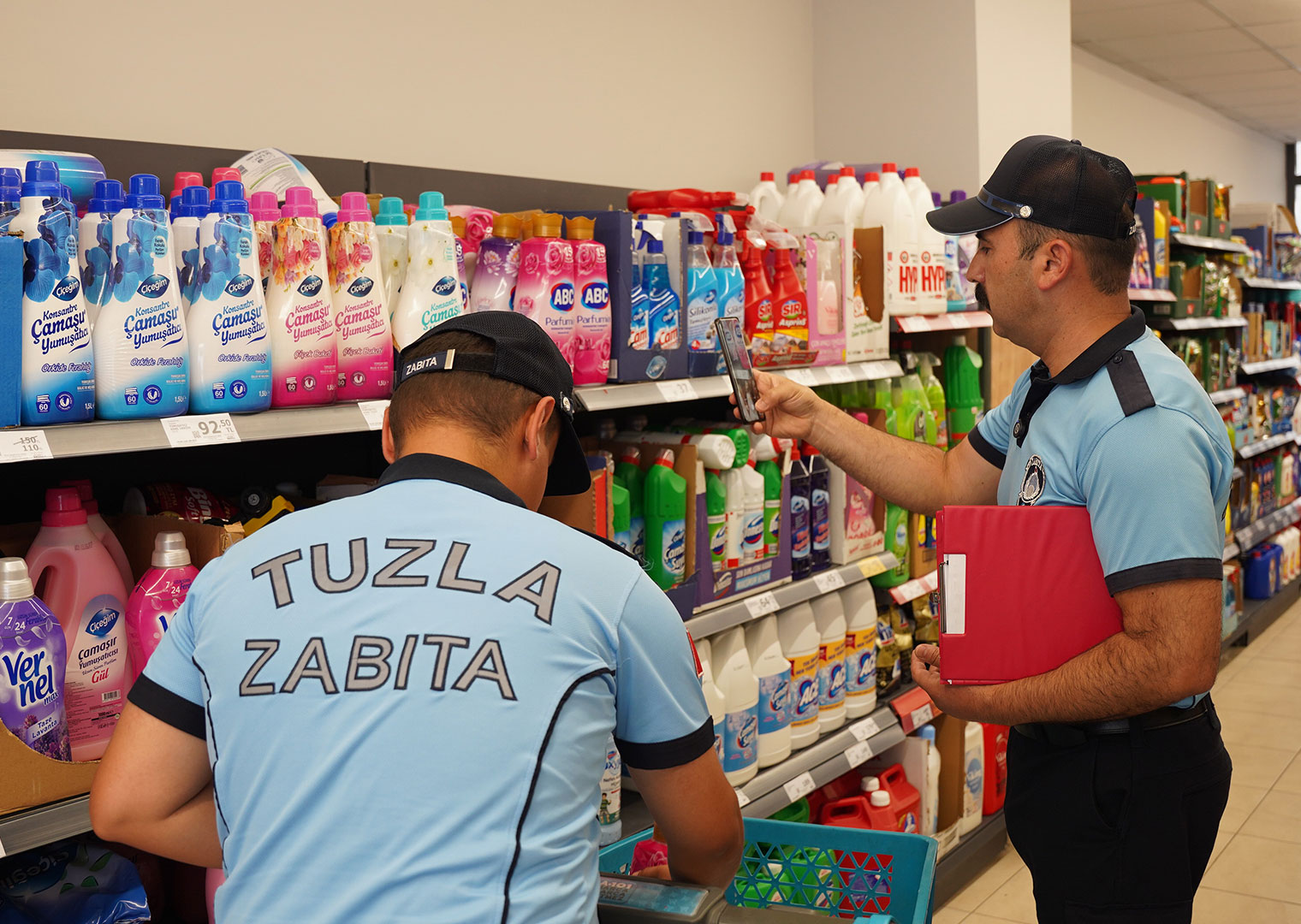 Tuzla Belediyesi’nden marketlere sıkı denetim