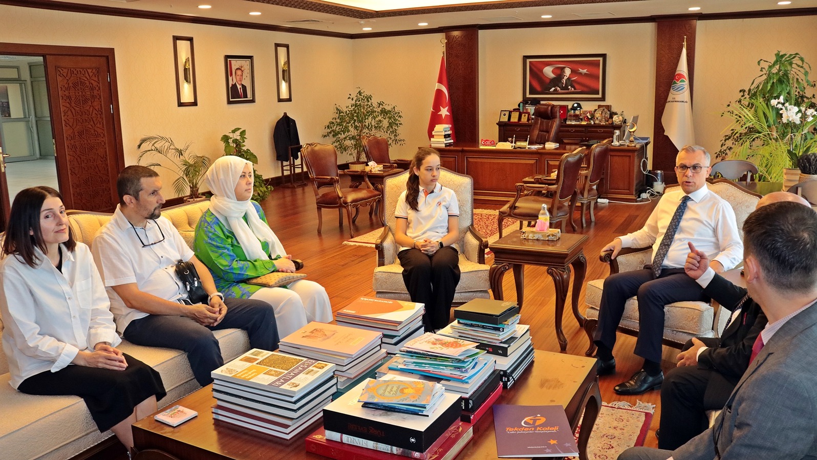Maltepe Kaymakamı Bahri Tiryaki’den TÜBİTAK Başarısı Gösteren Öğrenciye Tebrik