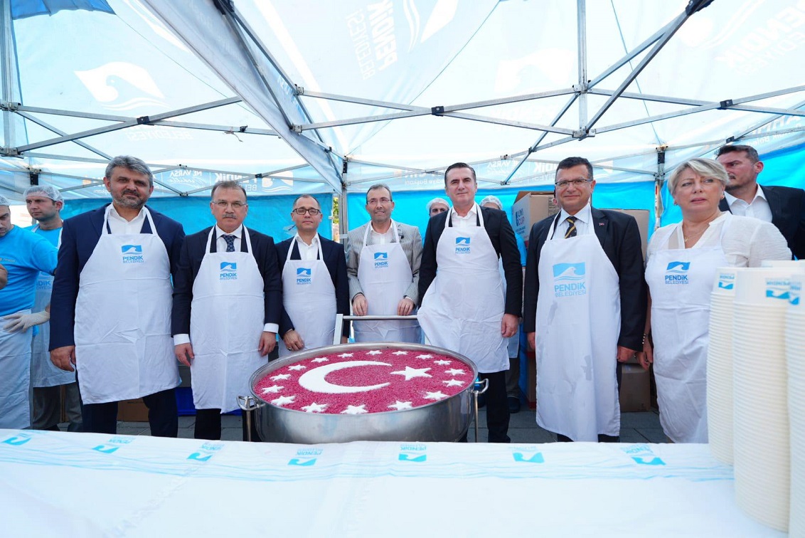Pendik’te 15 Bin kişilik Aşure ikramı Yapıldı