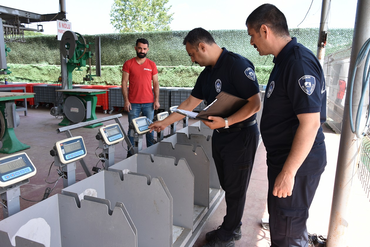 Pendik'te Kurban Satış ve Kesim Alanlarını Denetliyorlar