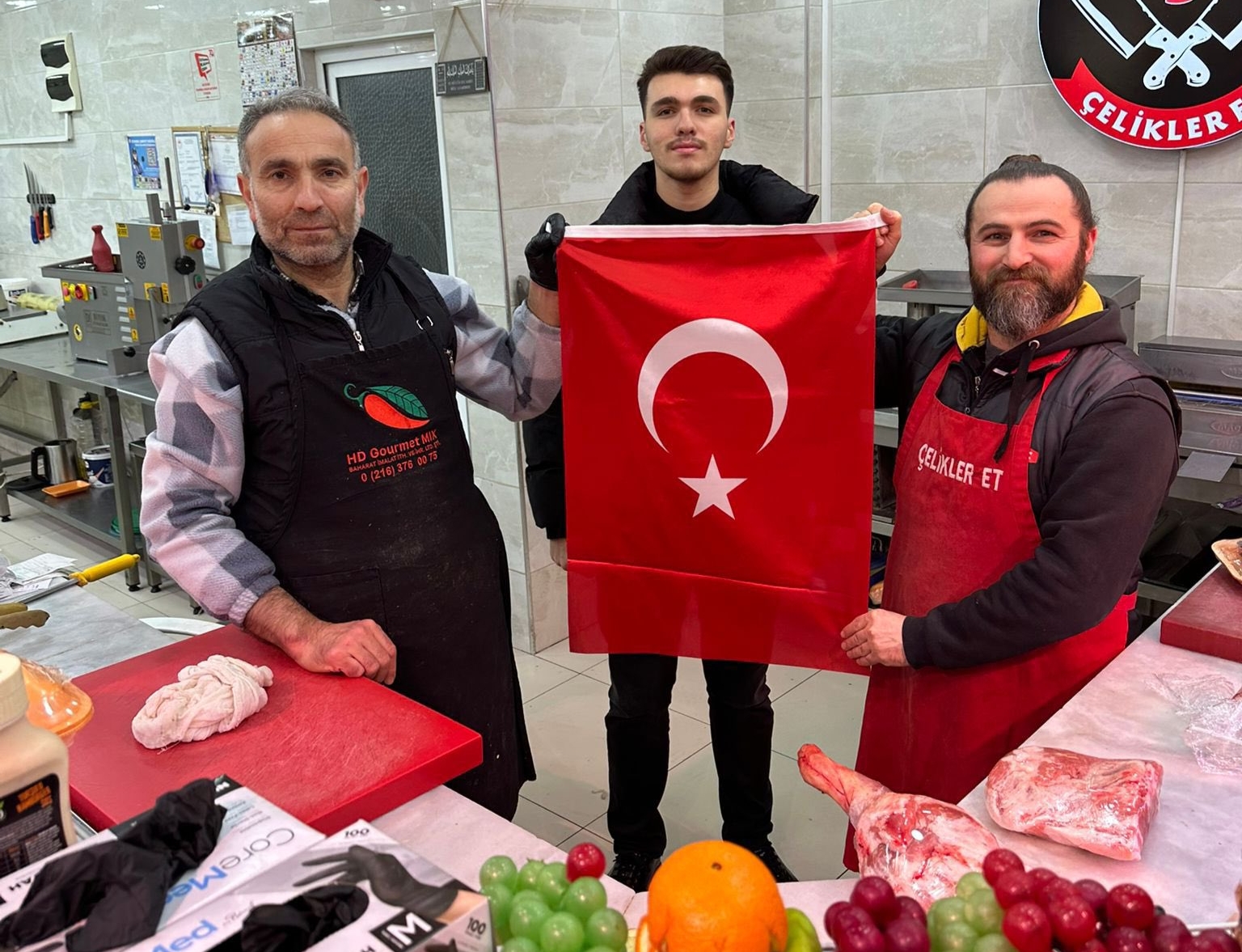 Maltepe Ülkü Ocakları, Esnafa Türk Bayrağı Dağıttı. Maltepetv Maltepehaber